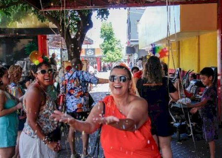Blocos levam brilho para o Bar do Z&eacute; e lan&ccedil;am o Carnaval de rua