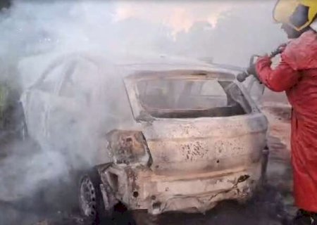 Pistoleiros com m&aacute;scaras de palha&ccedil;o executam homem a tiros nas Moreninhas