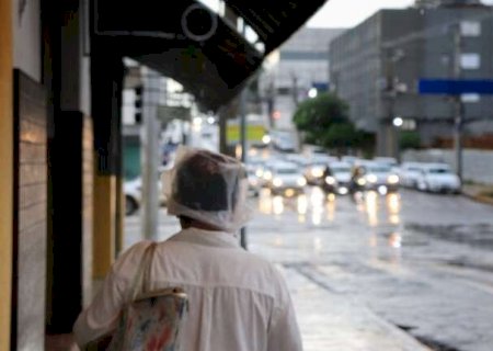 Defesa Civil alerta para temporal em Campo Grande