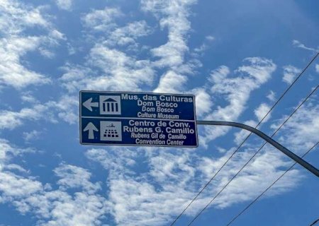 Placas bil&iacute;ngues s&atilde;o instaladas na Capital para adapta&ccedil;&atilde;o ao Corredor Bioce&acirc;nico