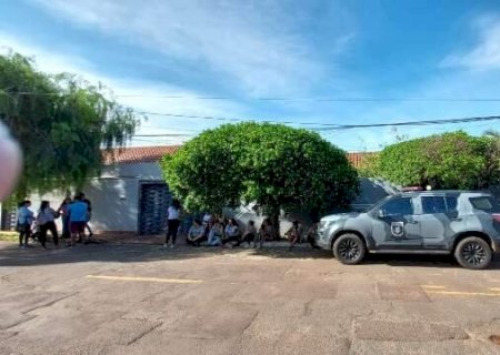 "Ningu&eacute;m entra": Choque cerca empresa alvo do Gaeco