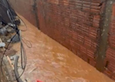 H&aacute; cinco anos, costureira v&ecirc; casa ser tomada pela &aacute;gua no Bairro Jardim B&aacute;lsamo