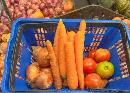Nem salada salva consumidor: tomate sobe 12,41% e Ceasa prev&ecirc; mais reajuste