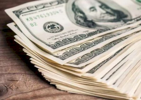D&oacute;lar registra leve baixa de 0,15% e &eacute; cotado a R$ 5,78 nesta segunda-feira