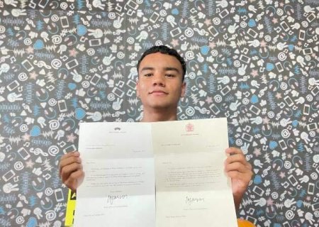 De MS para Londres: jovem recebe cartas do Rei Charles III e pr&iacute;ncipe de Gales