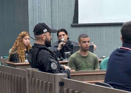 R&eacute;u por matar rapaz com 4 tiros em frente de casa &eacute; condenado a 13 anos