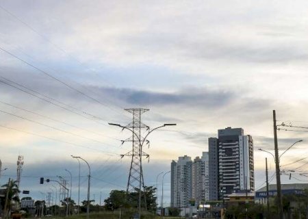 Semana come&ccedil;a com temperaturas quentes e alerta de chuva para todo MS