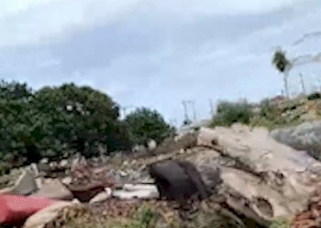 H&aacute; 4 anos, terreno que acumula ratos e lixo &eacute; pesadelo de moradora