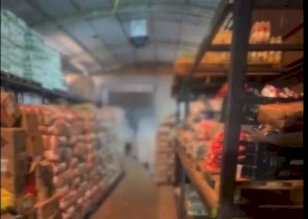Opera&ccedil;&atilde;o contra fraude em licita&ccedil;&otilde;es interdita fornecedora de alimentos