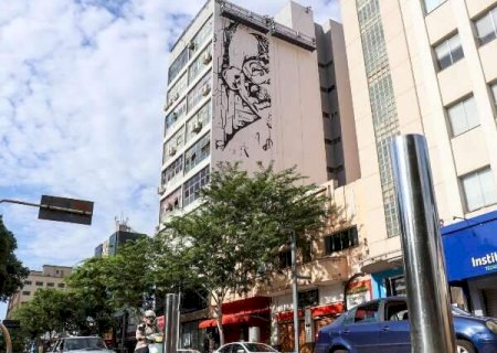 Sorriso gigante de Manoel de Barros come&ccedil;a a surgir na Rua 14 de Julho