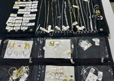Vendedor &eacute; preso ap&oacute;s penhorar joias avaliadas em R$ 10 mil