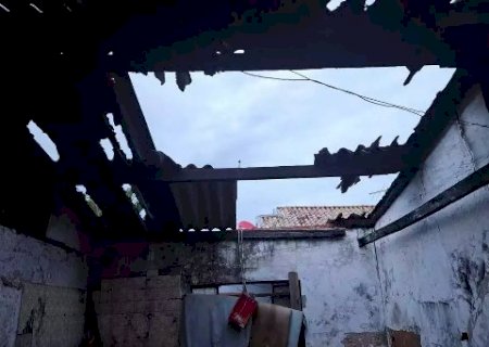 Curto na fia&ccedil;&atilde;o causa inc&ecirc;ndio e destr&oacute;i quitinete na Avenida Aeroclube