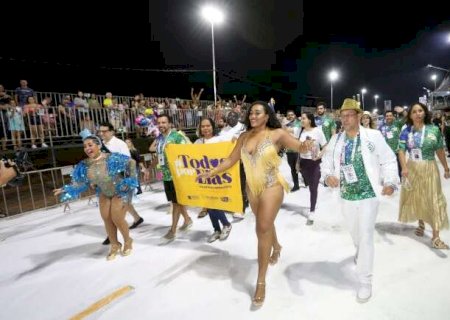 Desfiles das escolas de samba d&atilde;o sequ&ecirc;ncia ao Carnaval na Capital