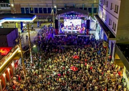 Com show de Tati Quebra Barraco, sexta de Carnaval reuniu 15 mil na Esplanada