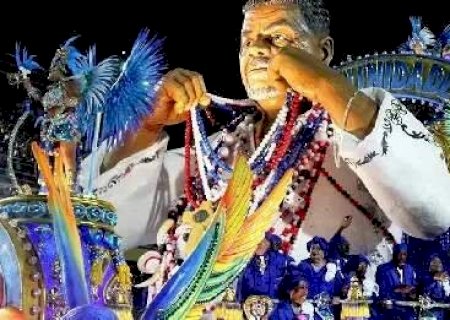 Beija-Flor brilha e conquista 15&ordm; t&iacute;tulo no Carnaval do Rio
