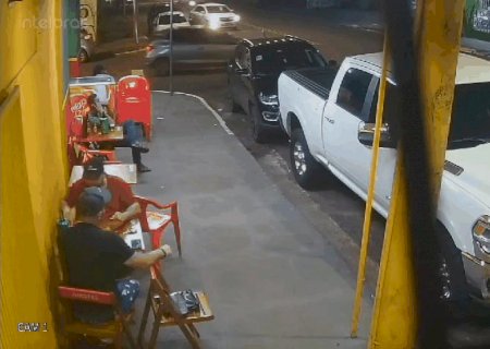 Fam&iacute;lia procura por motorista que fugiu ap&oacute;s colidir em enfermeira