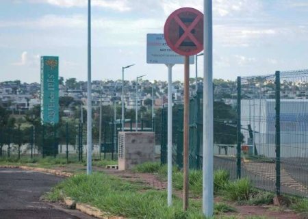 Shoppings s&atilde;o redutos da faixa amarela e estacionar perto s&oacute; pagando caro