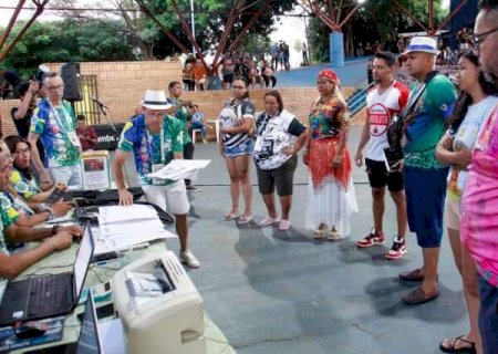 Com torcida dividida, Lienca d&aacute; in&iacute;cio a apura&ccedil;&atilde;o das escolas de samba