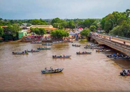 Com pesca liberada e Carnaval, barcos tomam conta de rios de Corumb&aacute; e Coxim