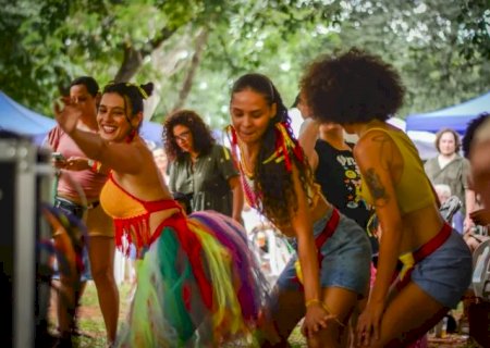 Bloco Barra da Saia estreia hoje na Orla Morena com cortejo itinerante
