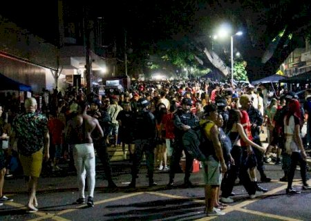 Em cinco noites, Carnaval teve 87 mil foli&otilde;es e pris&atilde;o de militar com granada