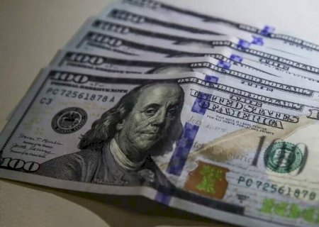D&oacute;lar opera em baixa e atinge R$ 5,80 na m&iacute;nima do dia