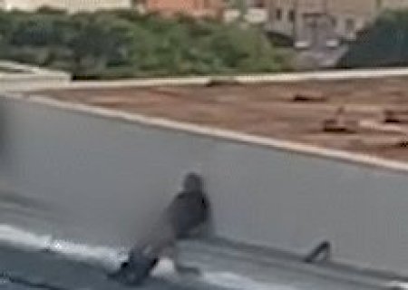 Homem flagrado se masturbando no teto do F&oacute;rum fazia a limpeza das calhas