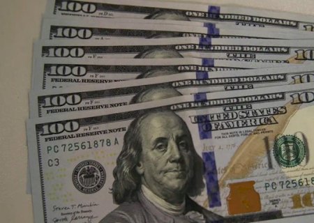 D&oacute;lar dispara e bolsa recua com tens&atilde;o comercial entre Brasil e EUA