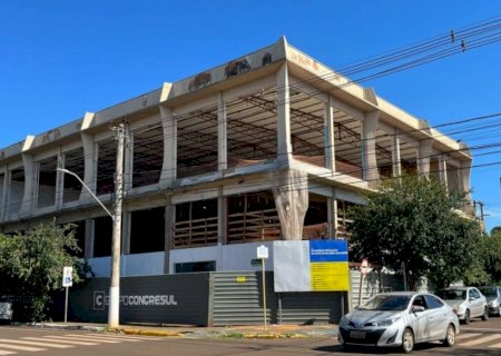 Câmara contrata empresa que fará auditoria em obra paralisada após suspeita de irregularidades