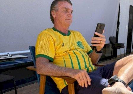 Moraes manda apreender telefone celular de Bolsonaro