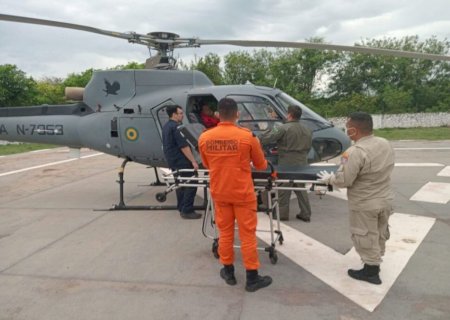 Esfaqueado pela esposa no Pantanal é transportado em helicóptero