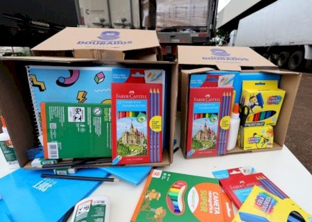 Dourados recebe kits escolares para 2026