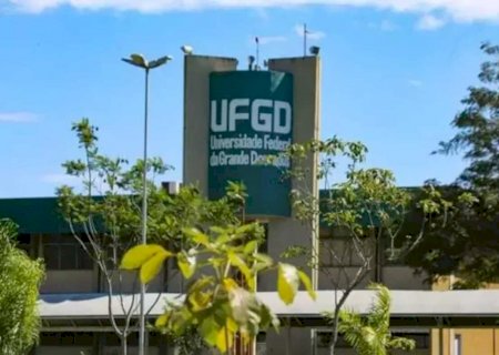 UFGD abre concurso para professor com salários de até R$ 13 mil; confira