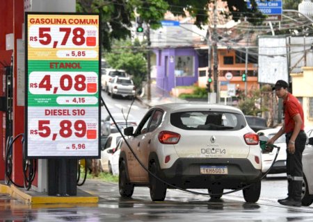 Mesmo após queda de preços na estatal, combustíveis seguem em alta nos postos