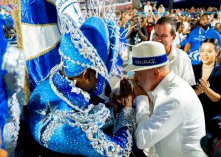 Direitistas e esquerdistas de MS dividem opiniões após desfile de Lula na Sapucaí