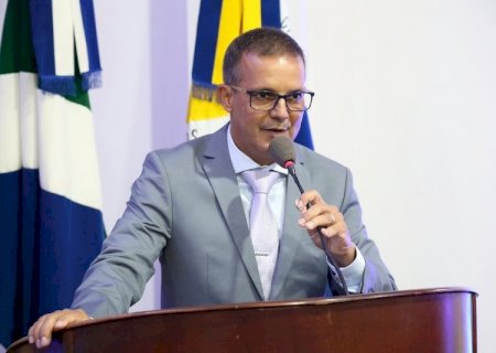 Vereador Cabral pede informações sobre taxas da Cosip