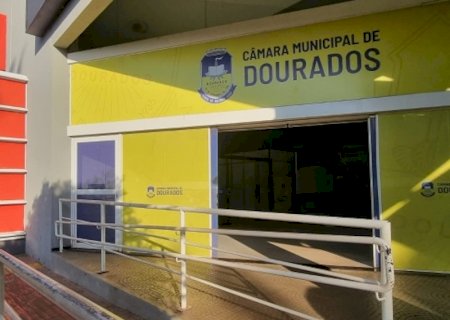 Mesmo com quatro procuradores câmara  mantém contrato sem licitação de R$ 240 mil