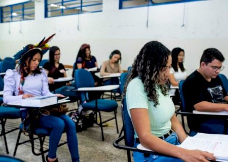 Governo abre auxílio permanência para alunos de graduação e ensino médio