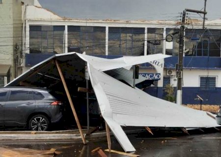 Temporal com ventania deixa rastro de estragos em MS
