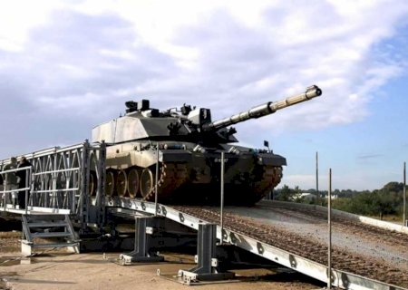 Exército deve fazer 'ponte de guerra' para substituir ponte que caiu no Rio do Peixe