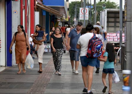 Governo adia por mais 90 dias vigência de regra sobre trabalho do comércio em feriados