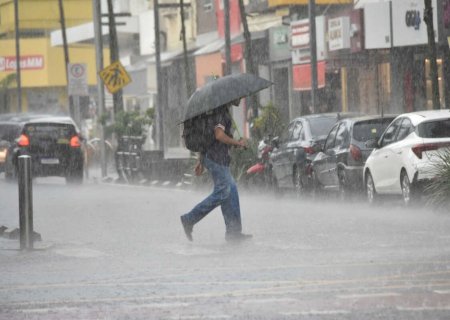 Fim de semana tem alerta de temporais, mas calor predomina em MS