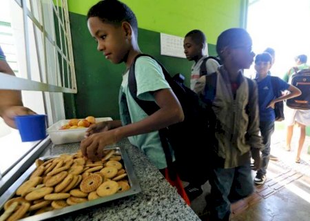 Estado passa a servir café da manhã para 19 mil alunos da área rural