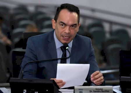 Ex-vereador 'preso' em Dubai viu míssil abatido e relata apreensão