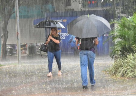 Alerta de tempestade reforça chegada de frente fria em MS