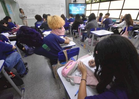 Rede Estadual de Ensino efetiva mais 17 professores aprovados em concurso
