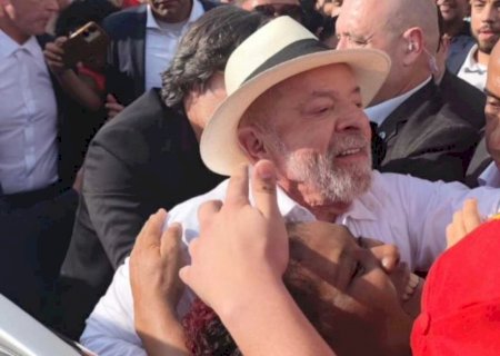 Lula chega a Campo Grande para sessão especial da COP15