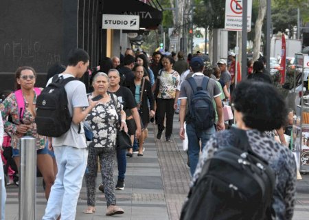 Brasileiro acha que o governo gasta muito, mas defende benefícios atrelados ao mínimo