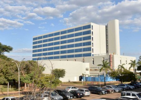 Calor preocupa após quase 10 dias sem ar-condicionado no Hospital Regional