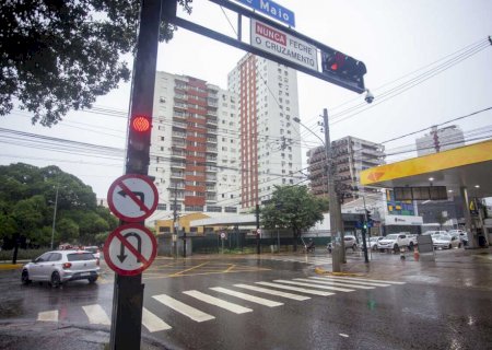 Multa para conversão à esquerda na Avenida Afonso Pena entra em vigor